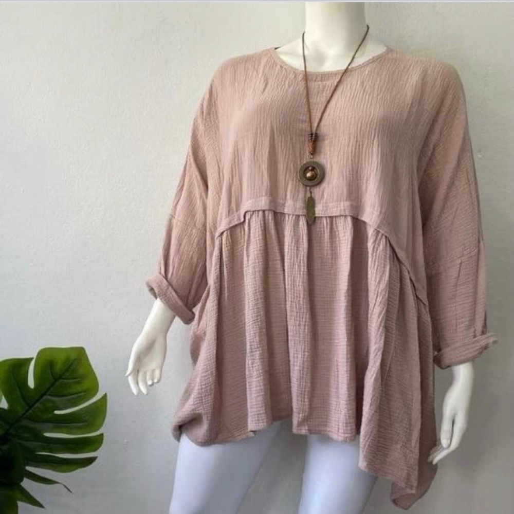 Cute and comfy blouse (necklace not included)
